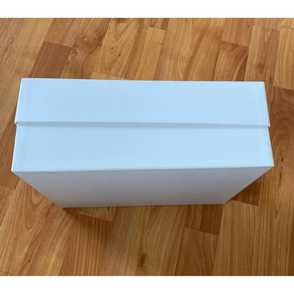 Vince White‎ empty shoe box